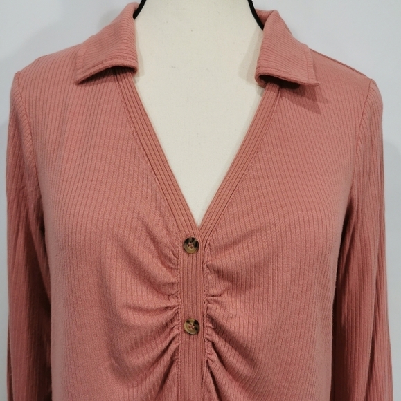 Steve Madden Collared V-Neck Ruched Button Front Top - Sz M - Picture 2 of 7